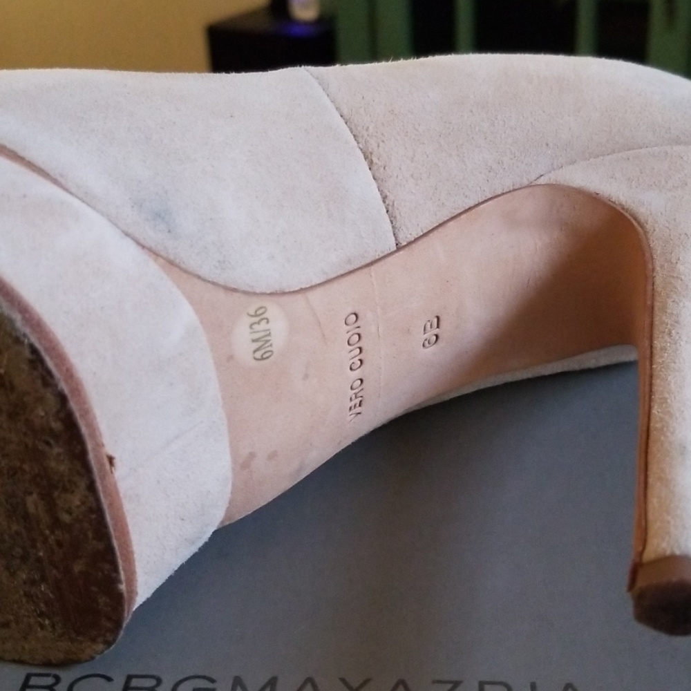 Heels - Picture 2 of 4
